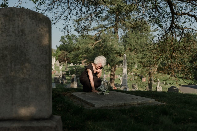 Etiquette Tips to Remember When Visiting Cemeteries